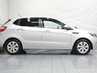 2013 Kia Rio 5-speed III, серебристый, 619000 рублей, вид 3