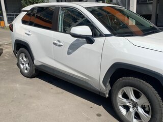 2024 Toyota RAV4 V (XA50), белый, 3700000 рублей, вид 4