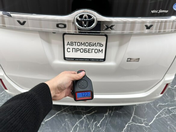 2018 Toyota Voxy III (R80) Рестайлинг, белый, 2199999 рублей - вид 26
