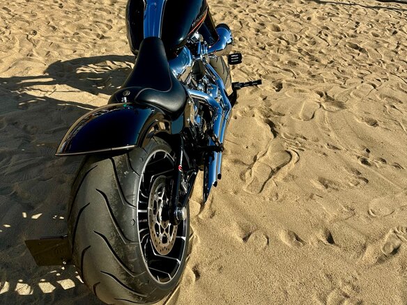 2023 Harley-Davidson Breakout, чёрный, 3750000 рублей - вид 9