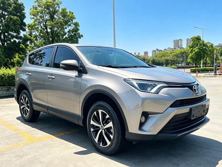 Открыть фотографии: Toyota RAV4 IV (XA40) Рестайлинг
