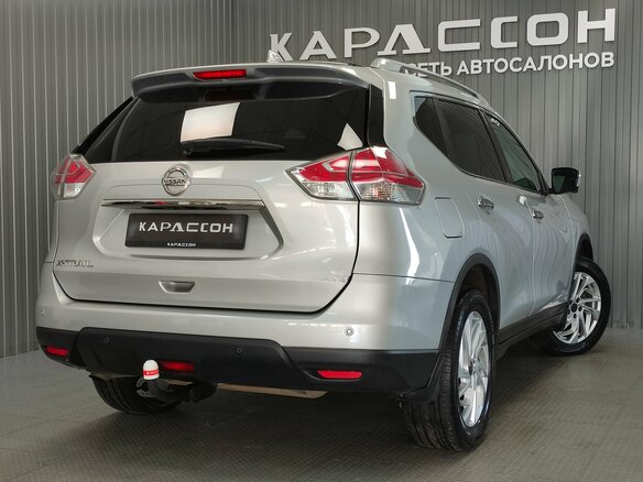 2017 Nissan X-Trail III Рестайлинг, серебристый, 1520000 рублей - вид 1