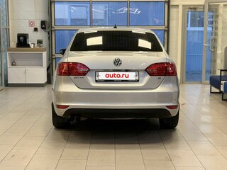 2011 Volkswagen Jetta VI, серебристый, 830000 рублей, вид 3