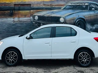 2021 Renault Logan II Рестайлинг, белый, 808000 рублей, вид 2