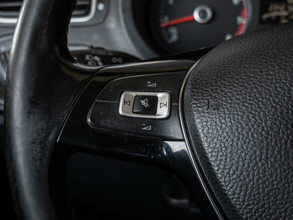 2017 Volkswagen Polo V Рестайлинг, белый, 1150000 рублей - вид 14
