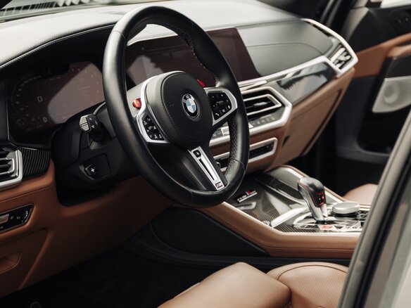 2021 BMW X5 M Competition III (F95), серый, 10990000 рублей - вид 3