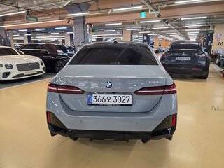 2025 BMW 5 серии 523d xDrive VIII (G60/G61/G68), серый, 7390000 рублей, вид 5