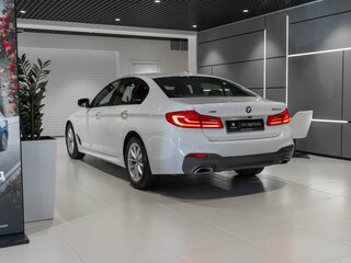 2018 BMW 5 серии 520d xDrive VII (G30/G31/G38), белый, 4250000 рублей, вид 5