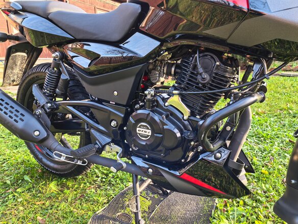 2022 Bajaj Pulsar 180, чёрный - вид 6