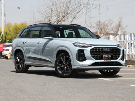 2026 Audi Q6 45 TFSI, серебристый, 7590000 рублей, вид 3