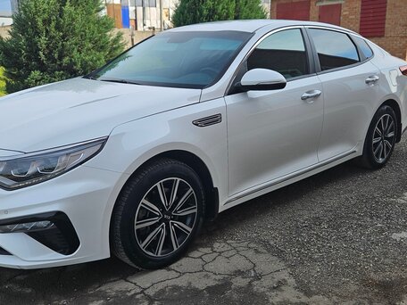 2019 Kia Optima IV Рестайлинг, белый, 1850000 рублей, вид 1