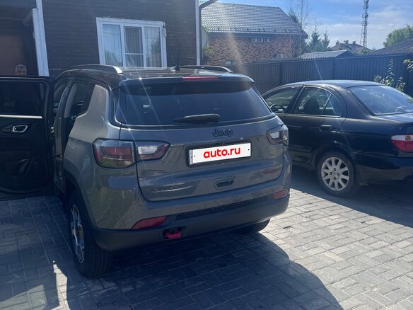 2022 Jeep Compass II Рестайлинг, серый, 2400000 рублей - вид 4