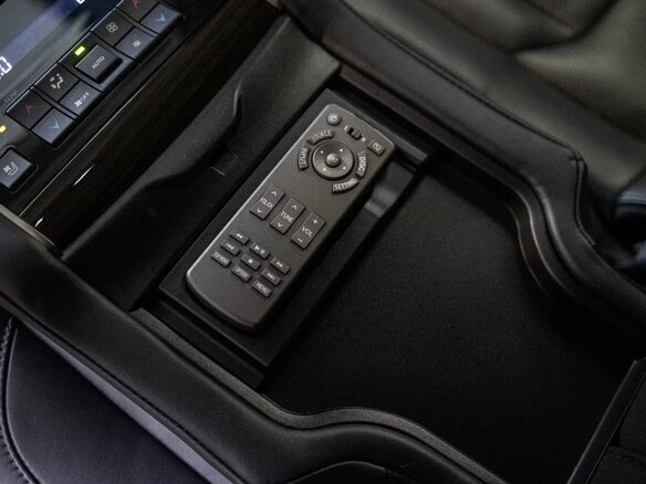 2016 Lexus LX 570 III Рестайлинг 2, белый, 7850000 рублей - вид 30