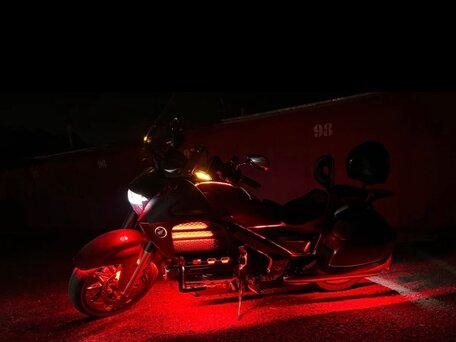2016 Honda Valkyrie 1800, красный, 1750000 рублей, вид 4