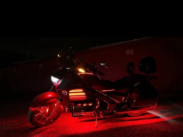 2016 Honda Valkyrie 1800, красный, 1750000 рублей - вид 3