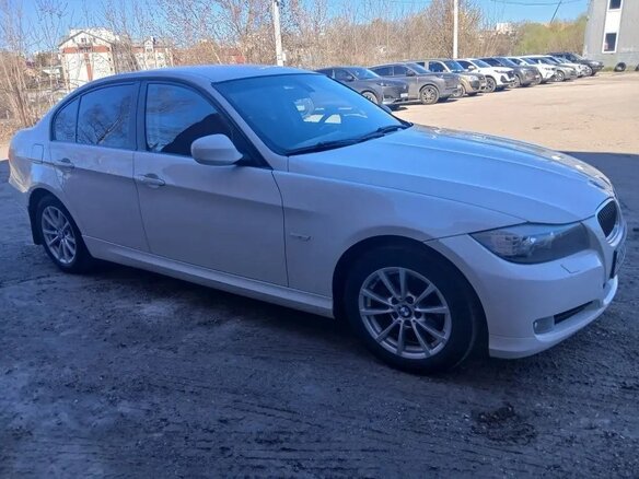 2011 BMW 3 серии 318i V (E90/E91/E92/E93) Рестайлинг, белый, 940000 рублей - вид 5