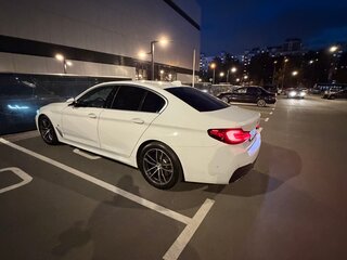 2022 BMW 5 серии 520i VII (G30/G31/G38) Рестайлинг, белый, 4950000 рублей, вид 5