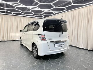 2011 Honda Freed I Рестайлинг, белый, 1039000 рублей, вид 4