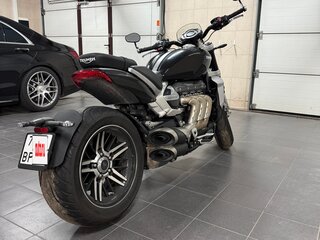 2022 Triumph Rocket 3, чёрный, 2000000 рублей, вид 4