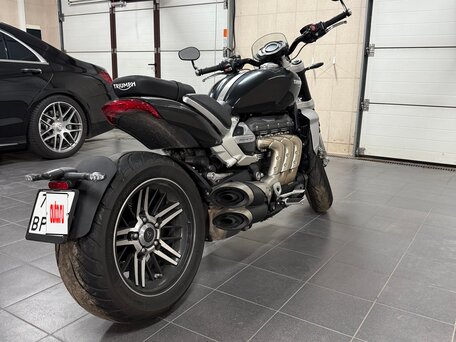 2022 Triumph Rocket 3, чёрный, 2000000 рублей, вид 4