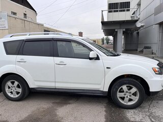 2010 Mitsubishi Outlander II Рестайлинг, белый, 1250000 рублей, вид 3