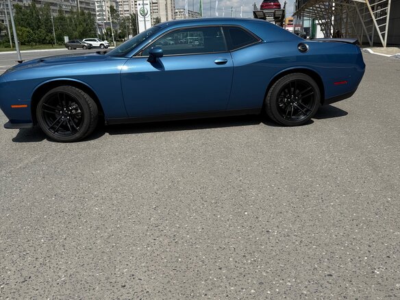 2022 Dodge Challenger III Рестайлинг 2, синий, 4500000 рублей - вид 3