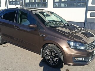 2017 Volkswagen Polo V Рестайлинг, коричневый, 1360000 рублей, вид 2
