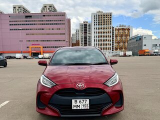 2021 Toyota Yaris IV, красный, 1500000 рублей, вид 2