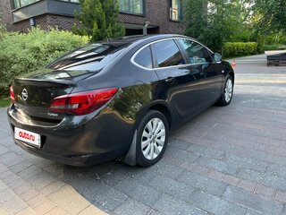 2014 Opel Astra J Рестайлинг, чёрный, 900000 рублей, вид 2