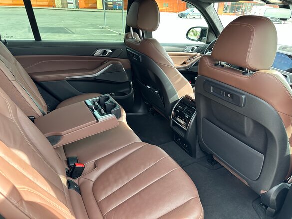 2020 BMW X7 40i I (G07), чёрный, 8700000 рублей - вид 11