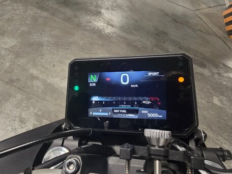 2025 Yamaha MT-07 (FZ-07), чёрный, 1050000 рублей, вид 2