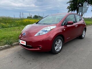 2011 Nissan Leaf (EM61) I (ZE0/AZE0), красный, 995000 рублей, вид 1