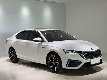 2023 Skoda Octavia IV (A8), белый, 2210000 рублей, вид 3