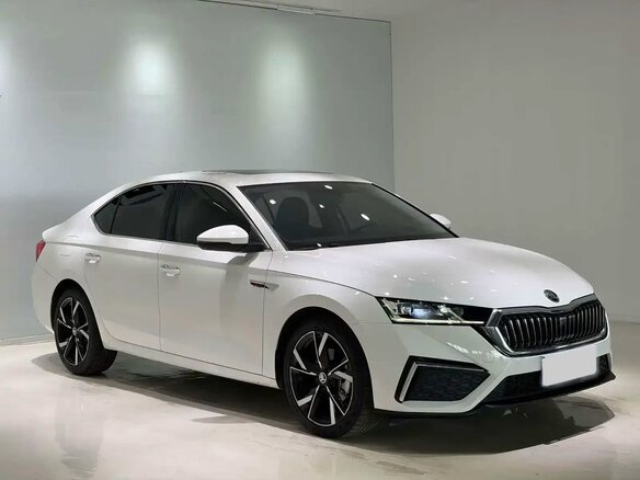 2023 Skoda Octavia IV (A8), белый, 2210000 рублей - вид 2