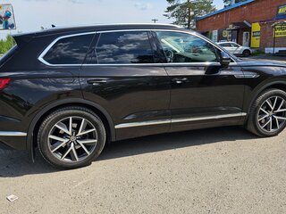 2020 Volkswagen Touareg III, коричневый, 5050000 рублей, вид 4