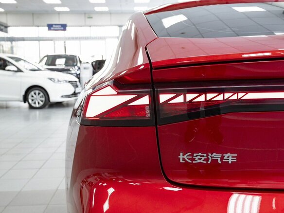 2024 Changan UNI-V I, красный, 2650000 рублей - вид 13