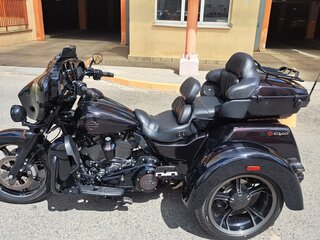 2021 Harley-Davidson Tri Glide, чёрный, 2207525 рублей, вид 1