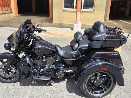 2021 Harley-Davidson Tri Glide, чёрный, 2207525 рублей, вид 1