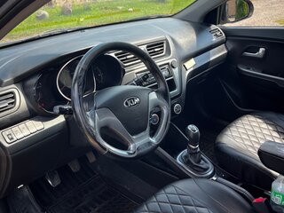 2015 Kia Rio III Рестайлинг, серебристый, 830000 рублей, вид 5