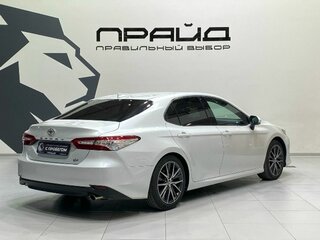 2021 Toyota Camry VIII (XV70) Рестайлинг, белый, 3549900 рублей, вид 4