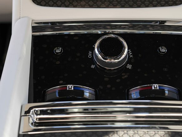 2026 Rolls-Royce Spectre Black Badge I Рестайлинг (Series II), серый, 72000000 рублей - вид 30