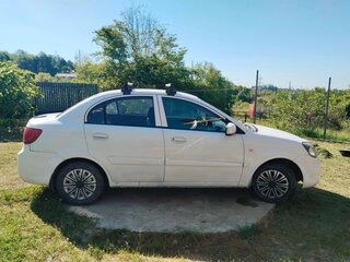 2010 Kia Rio II Рестайлинг, белый, 400000 рублей, вид 4