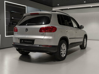 2015 Volkswagen Tiguan I Рестайлинг, серебристый, 1420000 рублей, вид 5