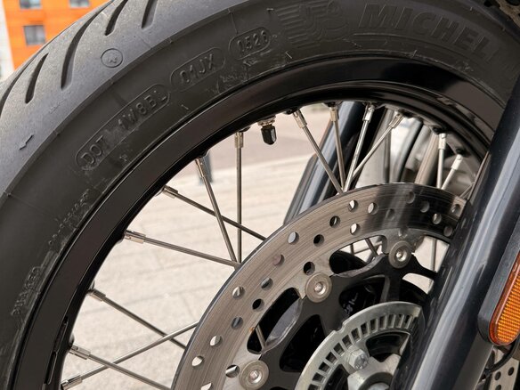 2025 Royal Enfield Continental GT, серебристый, 585000 рублей - вид 4