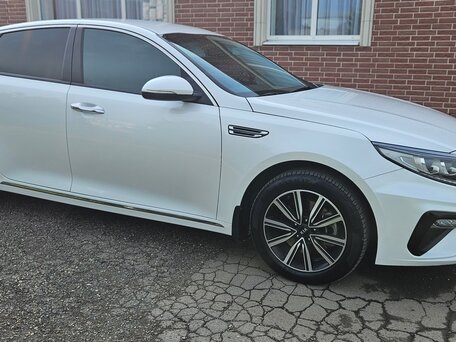 2019 Kia Optima IV Рестайлинг, белый, 1850000 рублей, вид 2