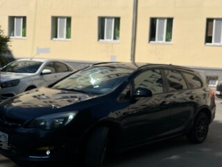 2013 Opel Astra J Рестайлинг, чёрный, 699990 рублей, вид 3