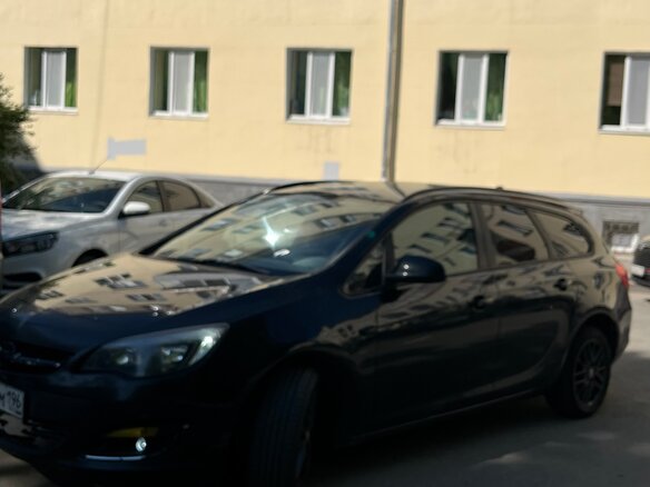 2013 Opel Astra J Рестайлинг, чёрный, 650000 рублей - вид 2
