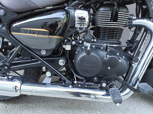2026 Royal Enfield Meteor, чёрный - вид 15