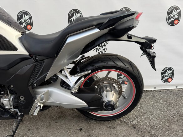 2010 Honda VFR 1200, белый, 820000 рублей - вид 8