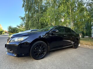 2013 Toyota Camry VII (XV50), чёрный, 1550000 рублей, вид 3